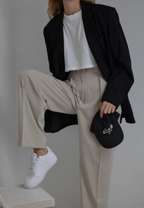 Elegant way to wear baseball cap, VIDIÉ black cap that goes with everything